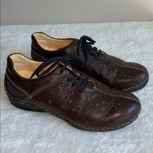 WOLKY Perforated Leather 4 eyelet tie Loafers